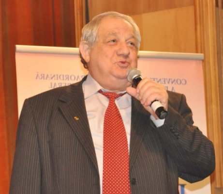 Doi noi consilieri judeţeni, validaţi într-o şedinţă cu alte reglementări bugetare